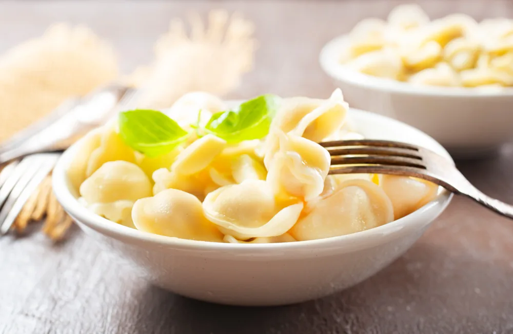 Eine Schüssel handgemachter Pelmeni, serviert im Restaurant Mamuschka in Minden